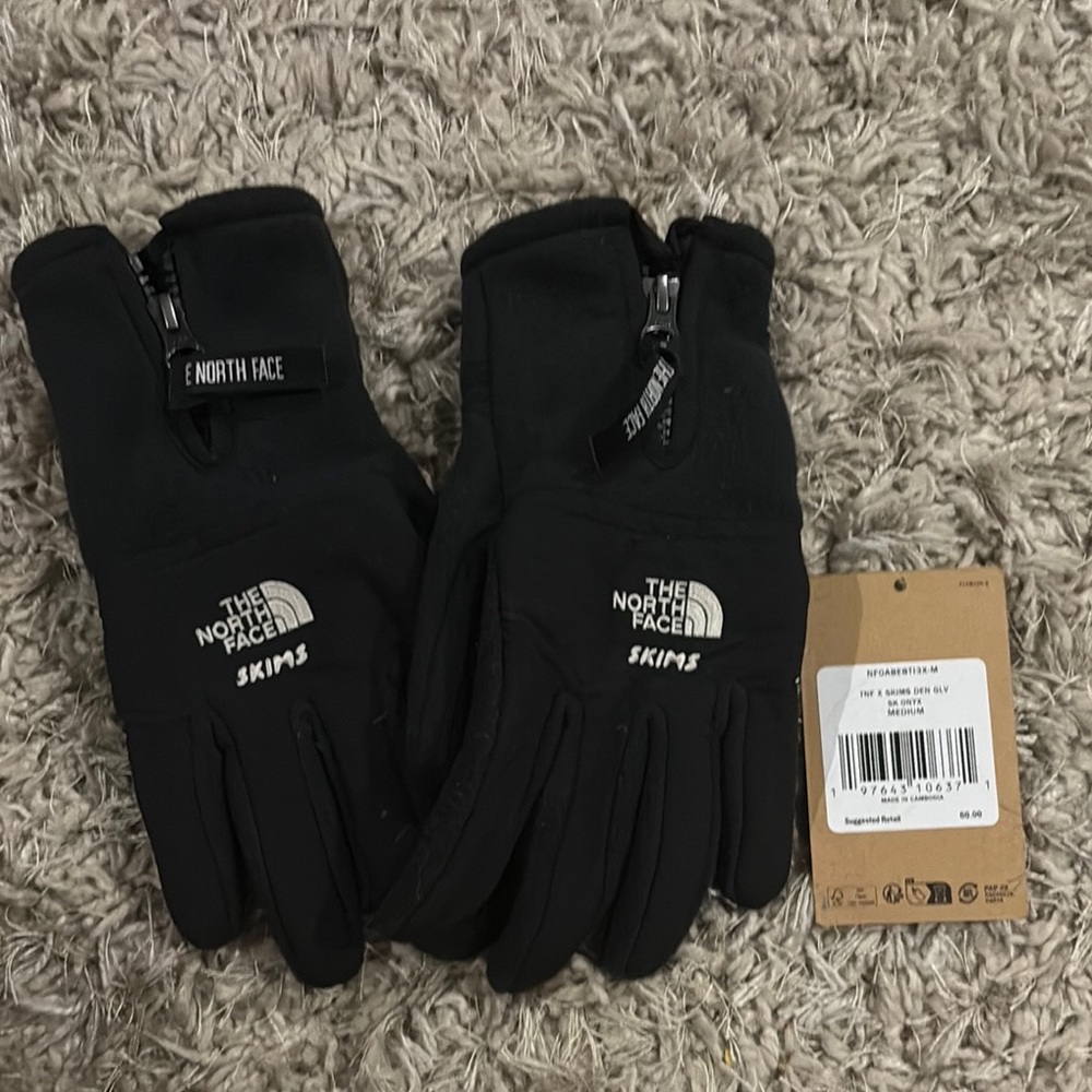 Skims North Face Black Insulated Gloves